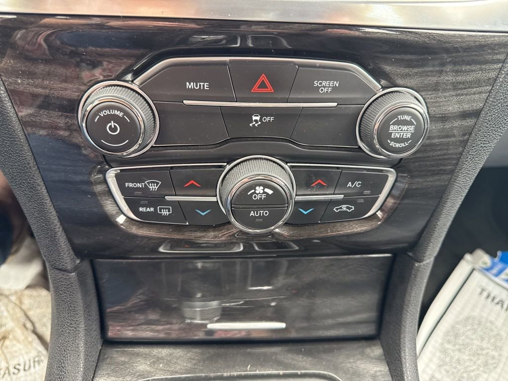 Used 2017 Chrysler 300 Limited w/ Value Package image 32