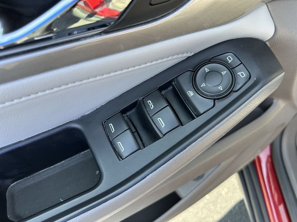 Used 2021 Chevrolet Traverse LT FWD image 19
