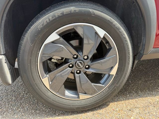 Certified 2024 Nissan Rogue SV FWD image 30