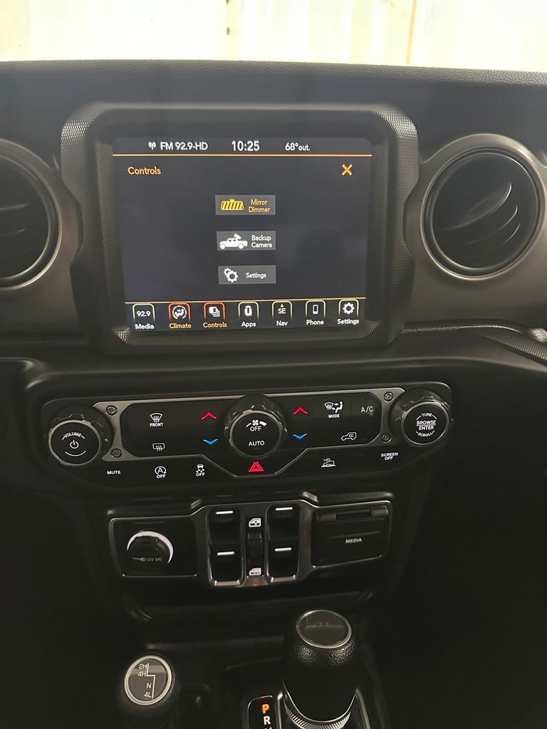 Used 2022 Jeep Gladiator Willys image 24