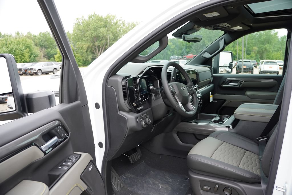 New 2026 Chevrolet Silverado 2500 ZR2 w/ LPO, Dark Essentials Package AWD/4WD image 10