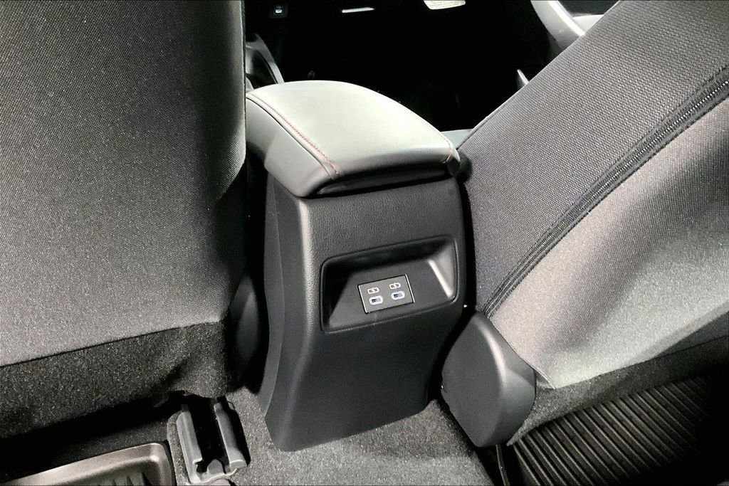 Used 2025 Toyota Corolla SE image 30