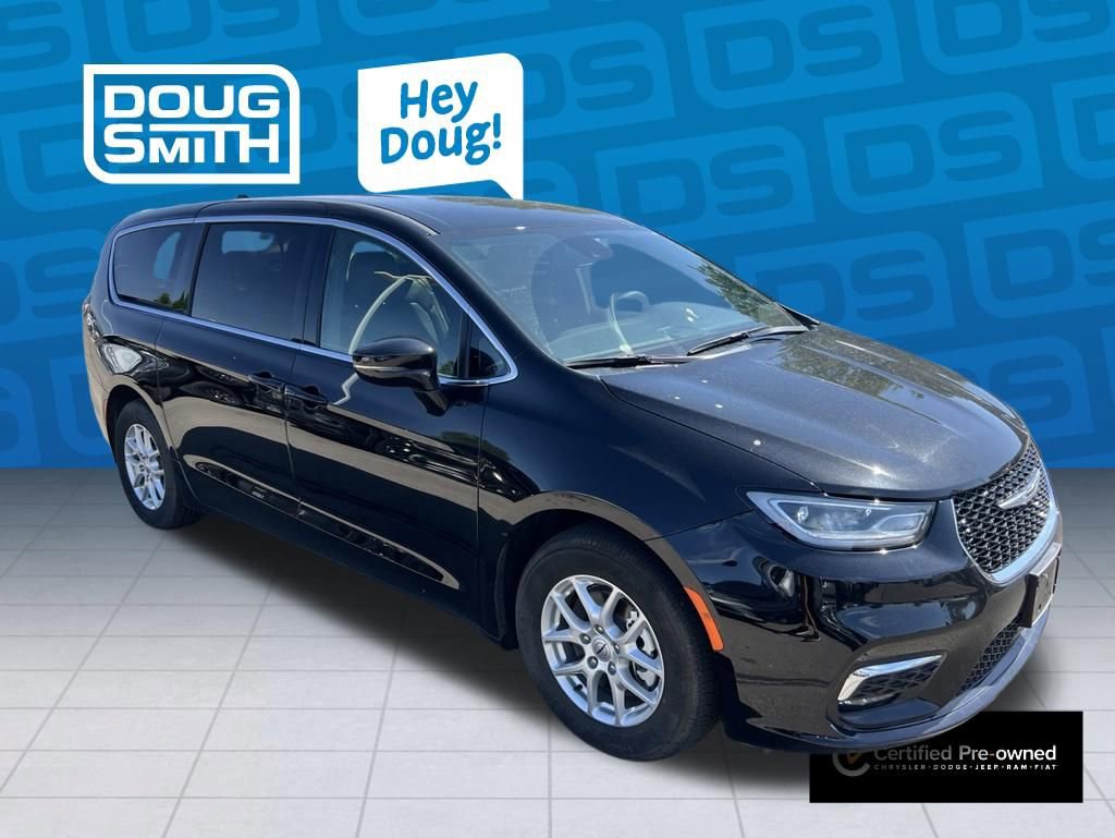 Used 2025 Chrysler Pacifica Select FWD image 8