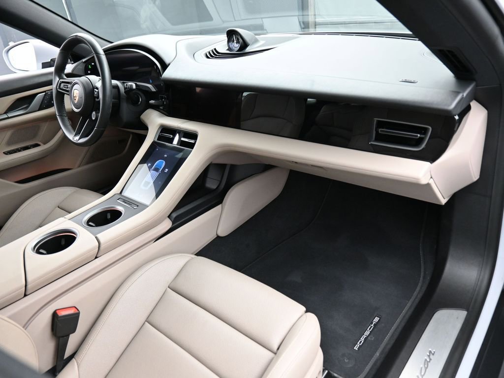 Certified 2025 Porsche Taycan image 33