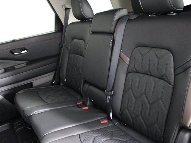 New 2026 Nissan Pathfinder Platinum image 18