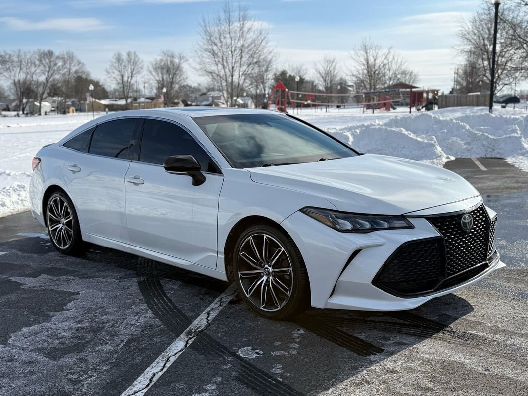 Used 2019 Toyota Avalon XSE image 3