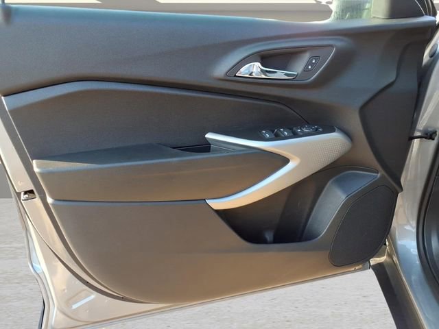 Used 2025 Chevrolet Trax LS w/ LS Convenience Package FWD image 14
