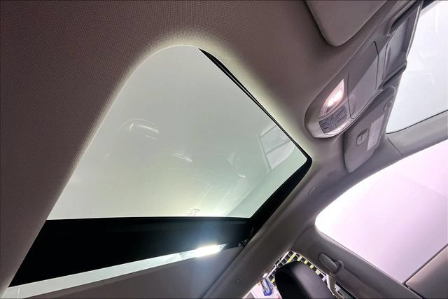 Used 2023 Chrysler Pacifica Limited FWD image 22