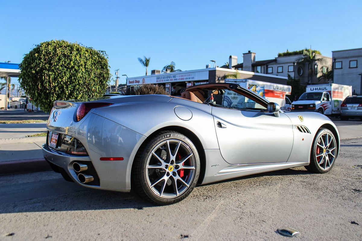 Used 2012 Ferrari California RWD image 7