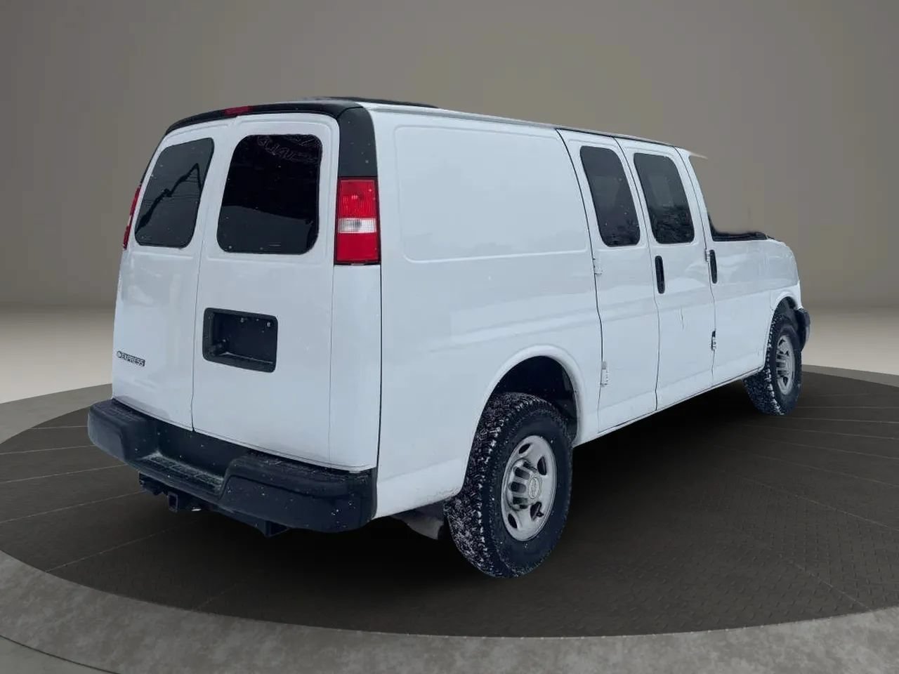 Used 2021 Chevrolet Express 2500 w/ Driver Convenience Package RWD image 20