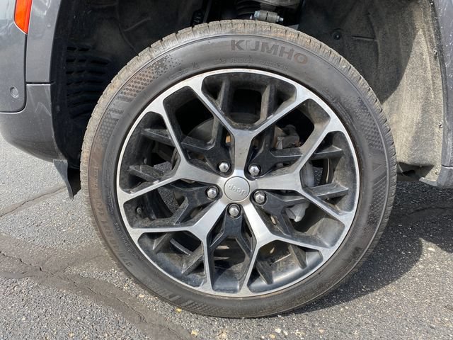 Used 2022 Jeep Grand Cherokee Summit AWD/4WD image 25