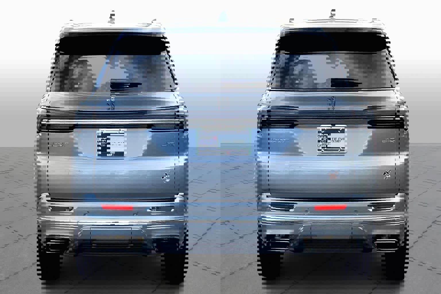 Used 2025 Buick Enclave Avenir w/ Super Cruise Package image 5