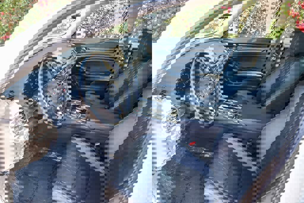 Used 2019 Honda Accord Touring image 17