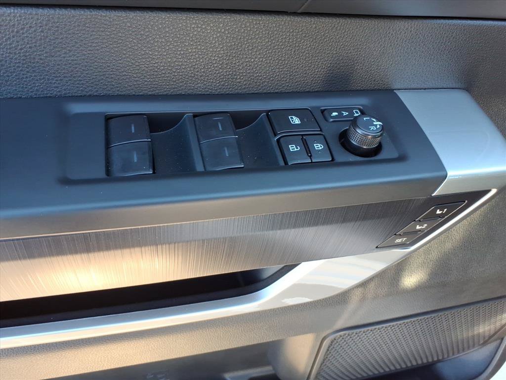 Used 2025 Toyota Tundra Platinum AWD/4WD image 25