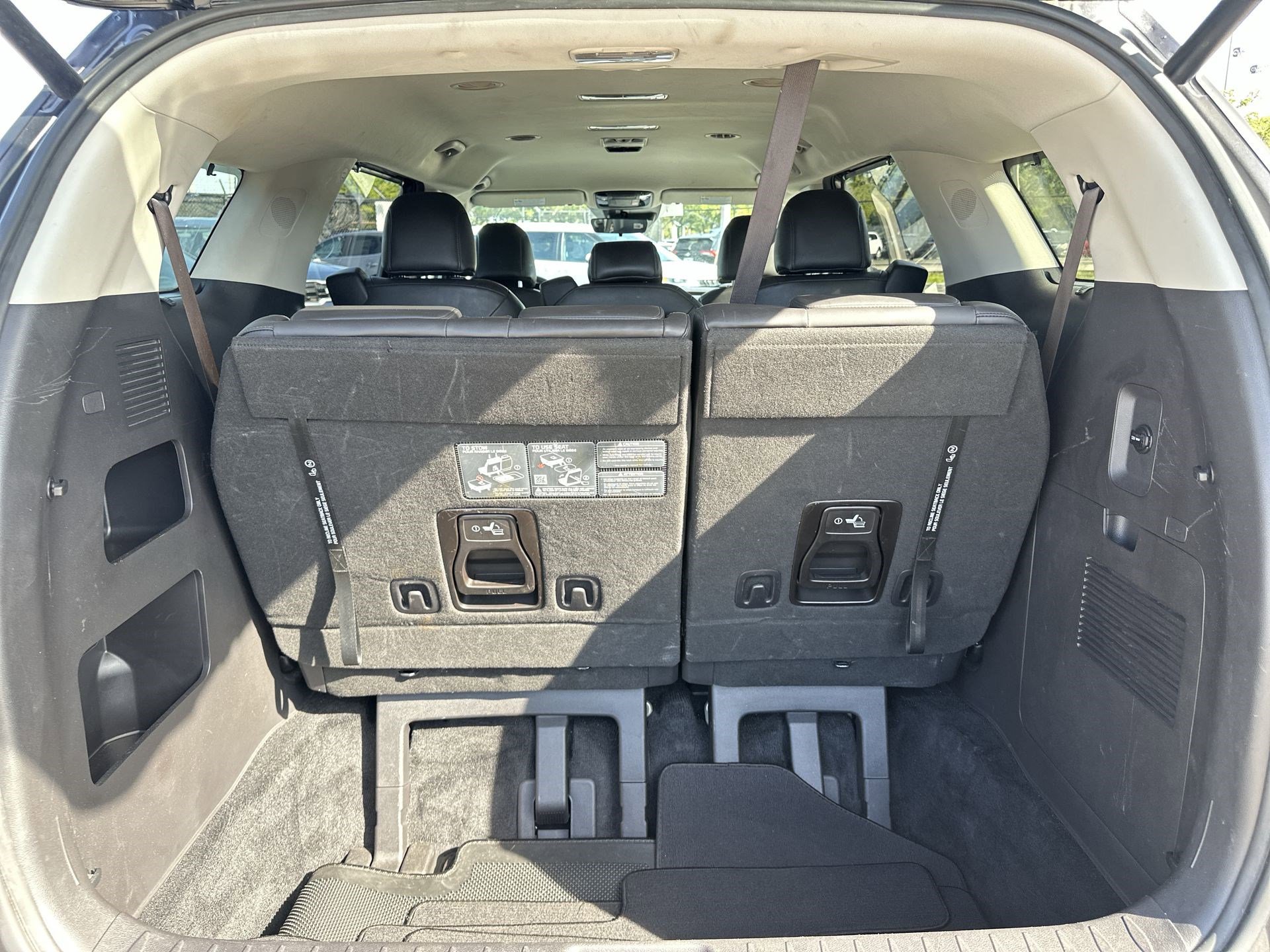 Used 2024 Kia Carnival EX FWD image 19
