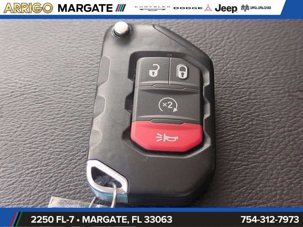 Used 2025 Jeep Wrangler Unlimited Sahara AWD/4WD image 31