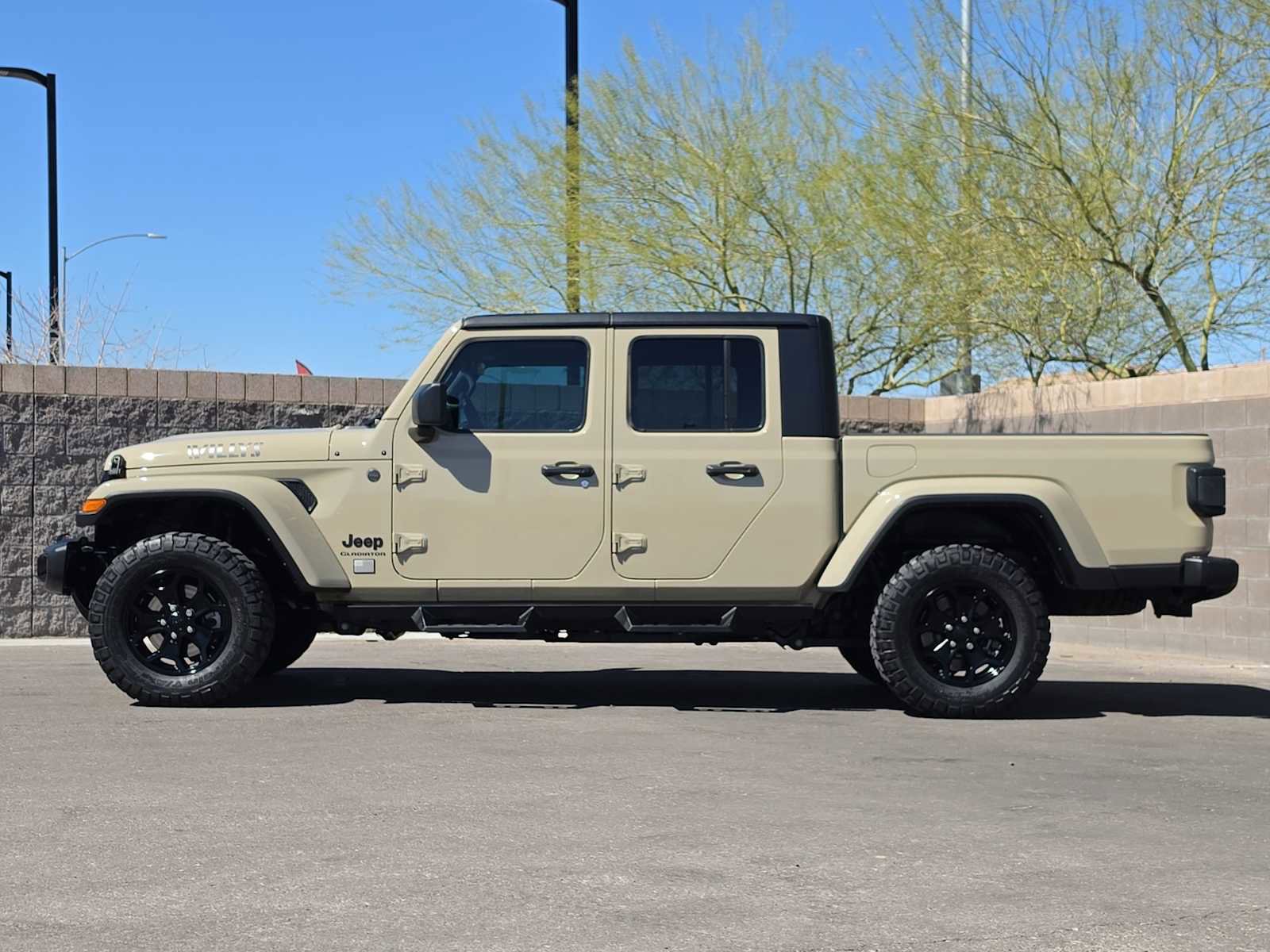 Used 2022 Jeep Gladiator Sport image 6