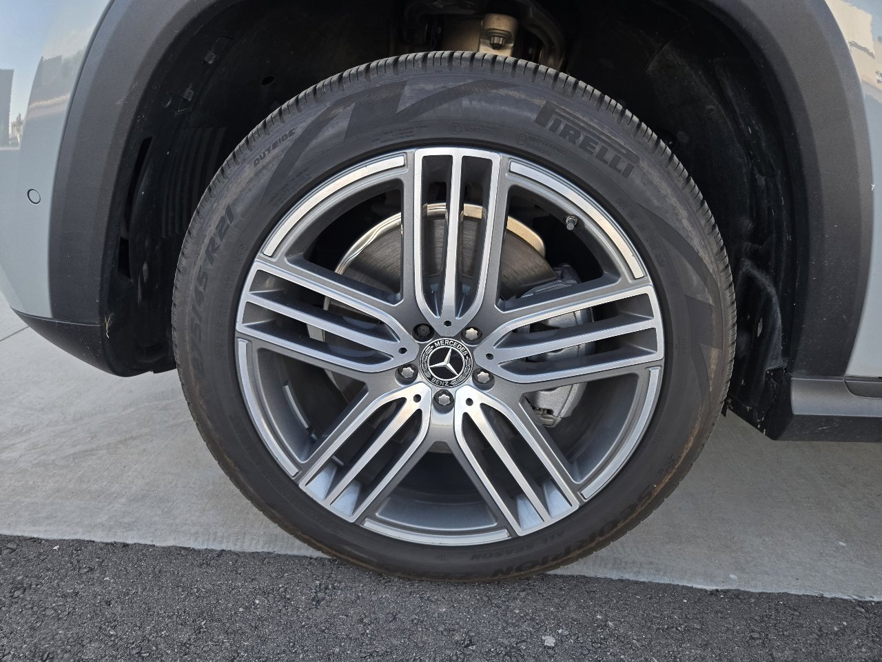 Used 2024 Mercedes-Benz GLS 450 4MATIC image 42