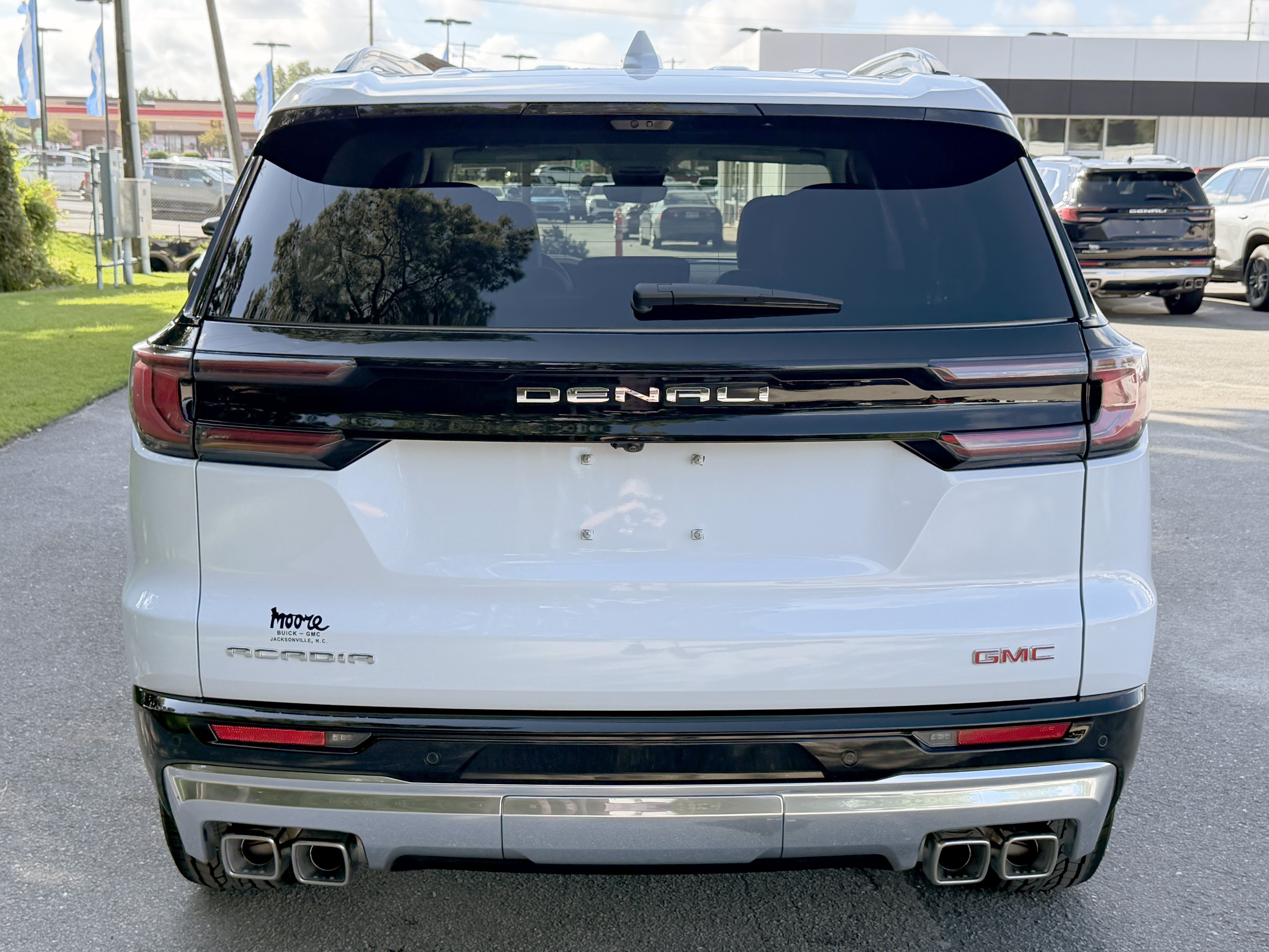 New 2027 GMC Acadia Denali w/ Denali Reserve Package FWD image 9