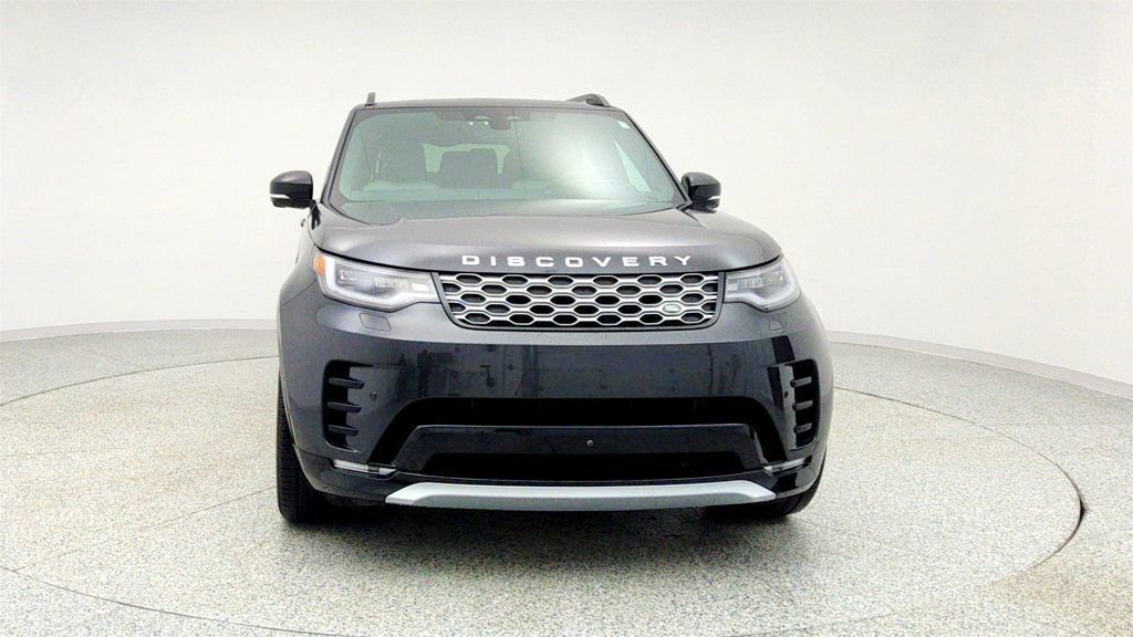 Used 2024 Land Rover Discovery Metropolitan Edition image 2