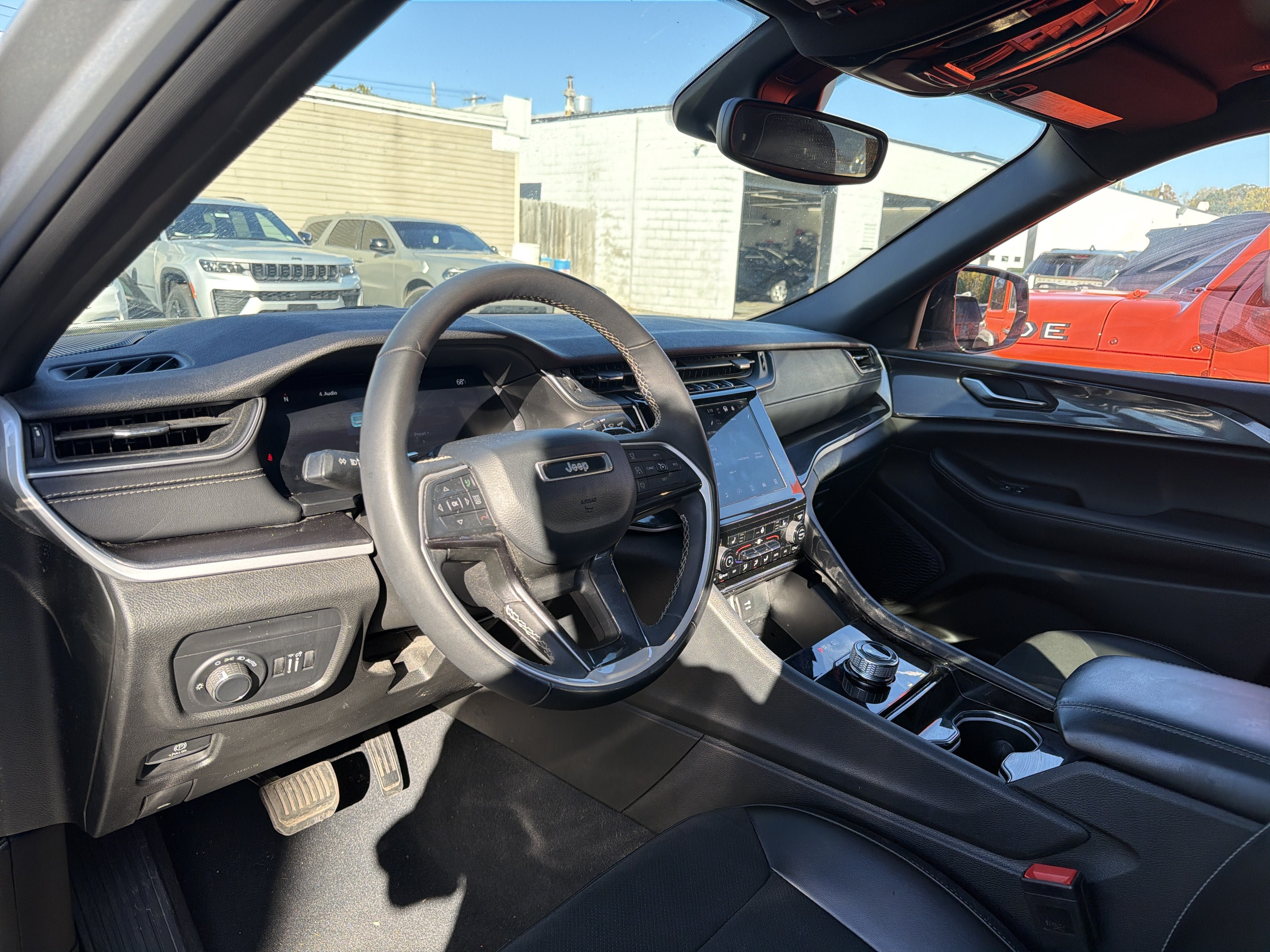 Used 2023 Jeep Grand Cherokee L Laredo AWD/4WD image 8