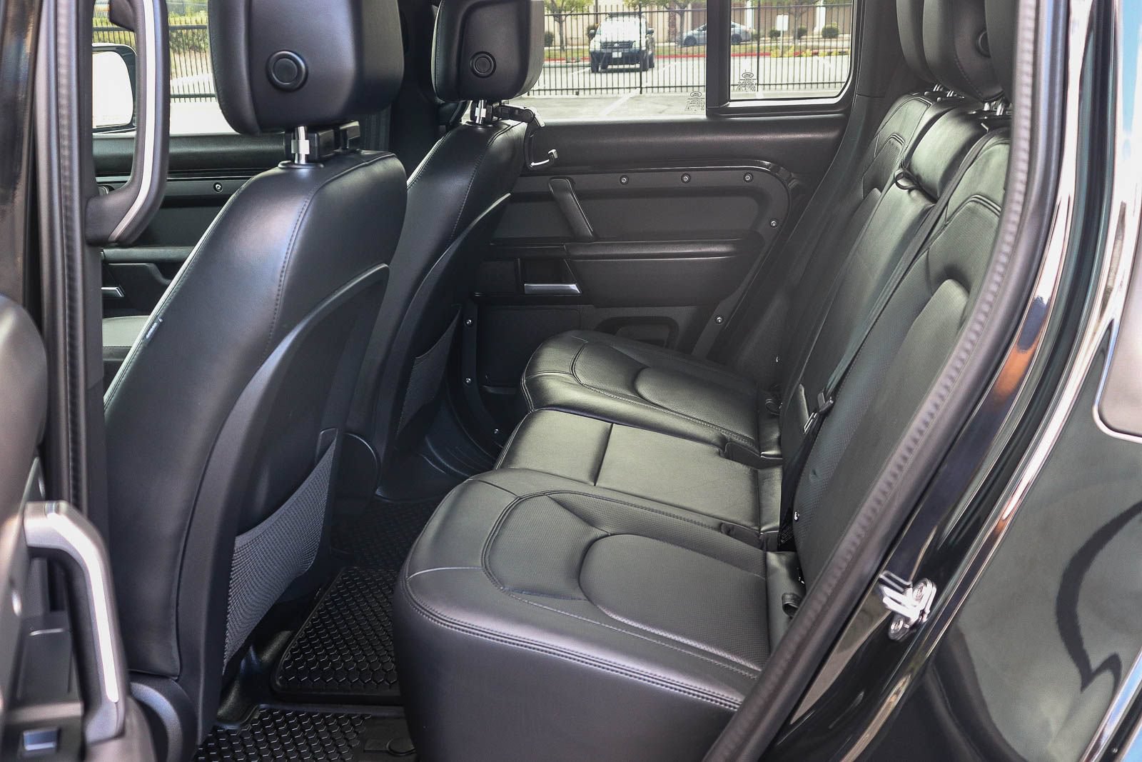 Used 2026 Land Rover Defender 110 X-Dynamic SE AWD/4WD image 21