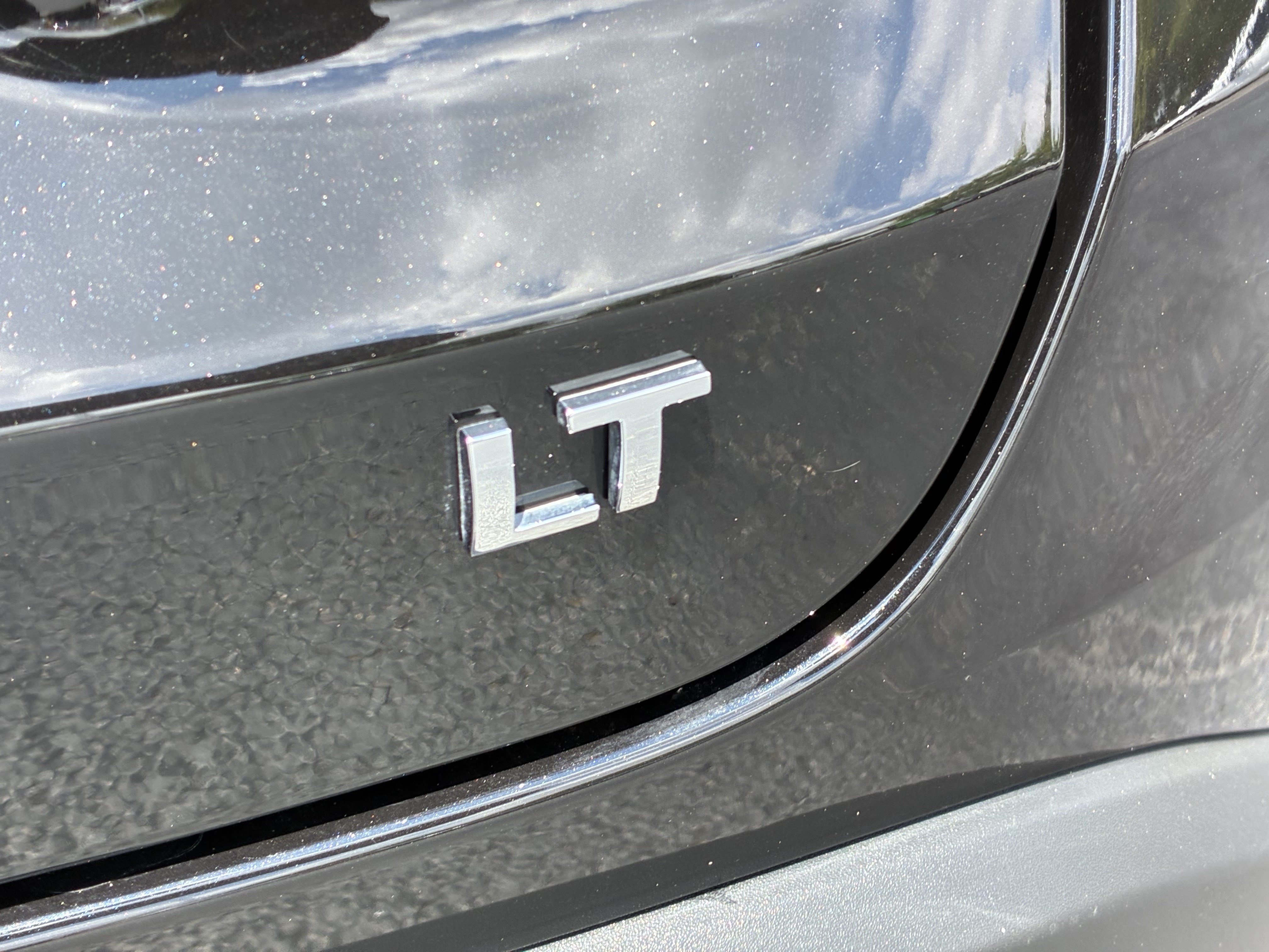 Used 2025 Chevrolet Trax LT FWD image 11