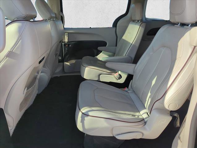 Used 2020 Chrysler Pacifica Limited image 27