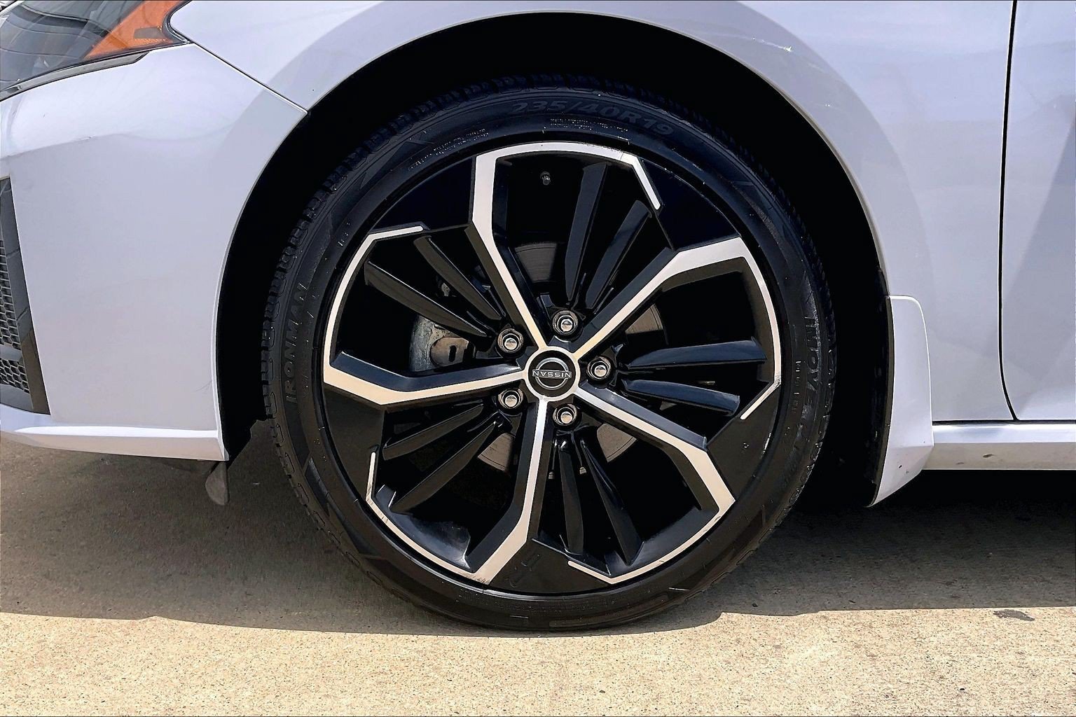 Used 2023 Nissan Altima 2.5 SR FWD image 11