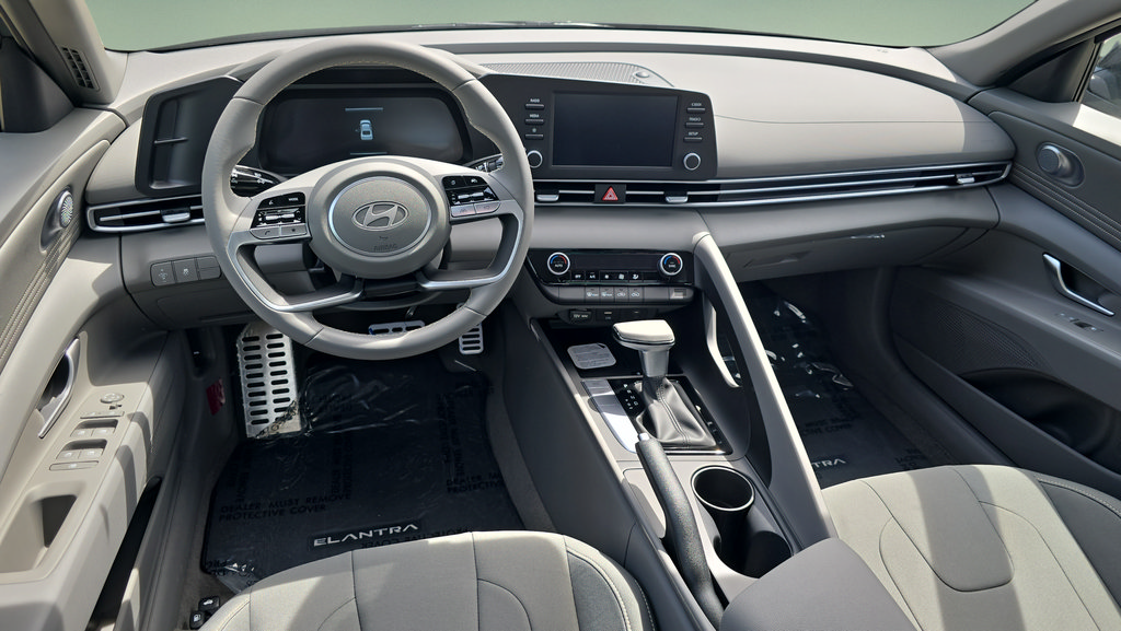 New 2026 Hyundai Elantra Sport FWD image 18