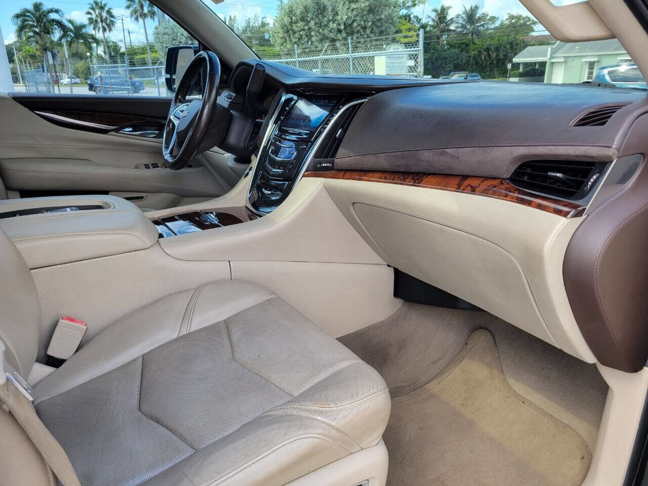Used 2015 Cadillac Escalade Luxury RWD image 9
