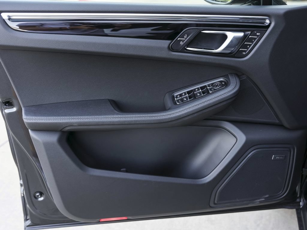Certified 2026 Porsche Macan AWD/4WD image 31