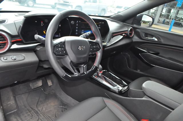 Used 2025 Chevrolet Trax RS w/ Driver Confidence Package FWD image 9