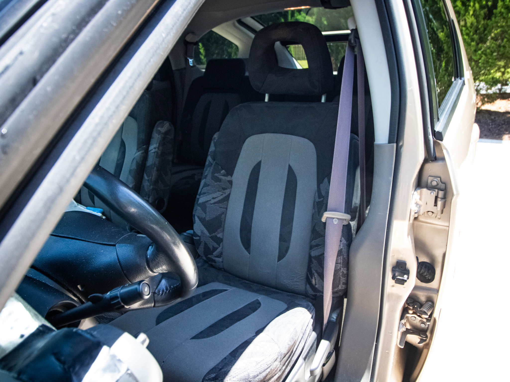 Used 2002 Pontiac Aztek 2WD image 6