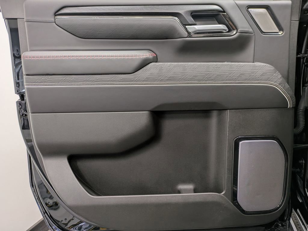 Used 2025 GMC Sierra 2500 AT4X image 23