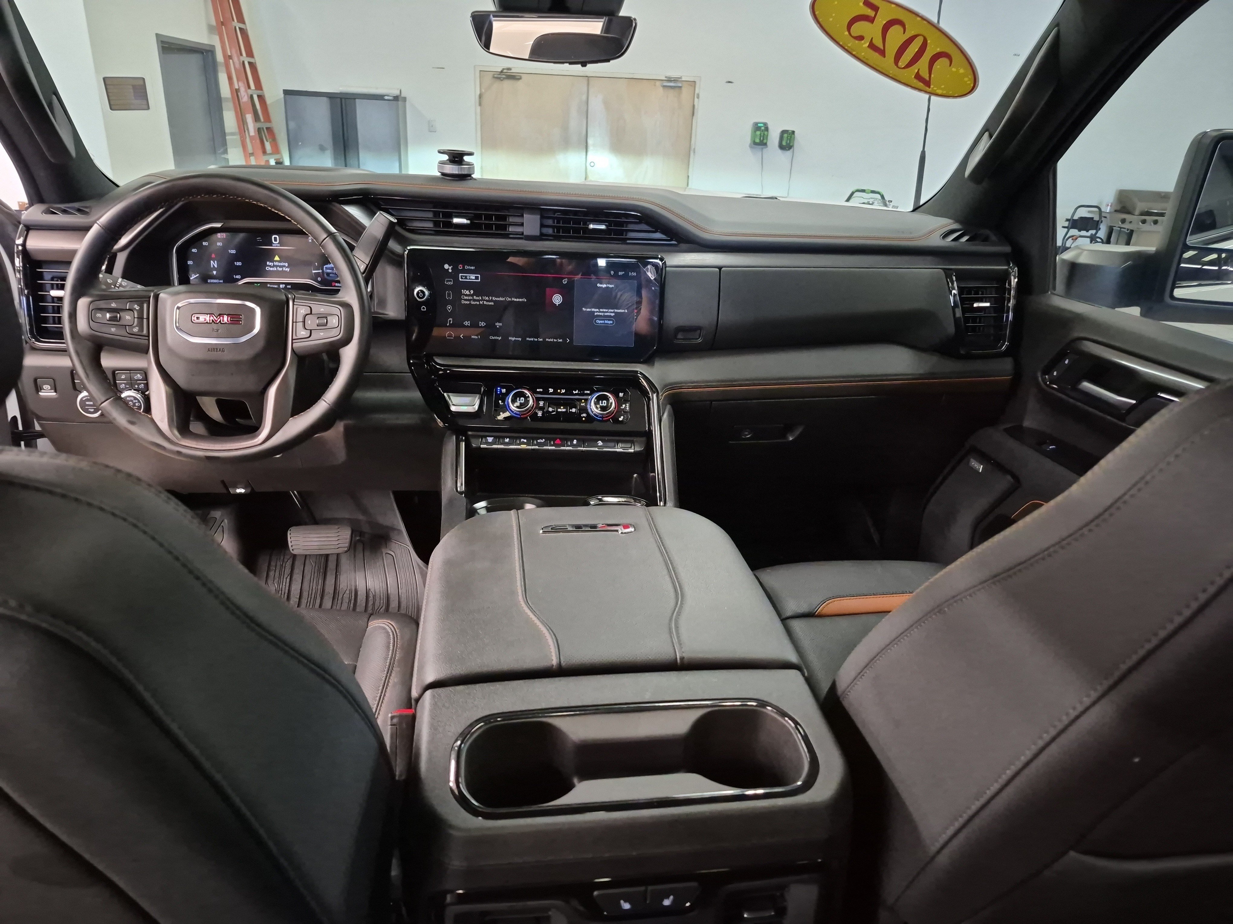 Used 2025 GMC Sierra 2500 AT4 w/ AT4 Premium Plus Package AWD/4WD image 28