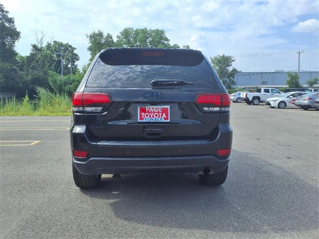Used 2019 Jeep Grand Cherokee Laredo image 6