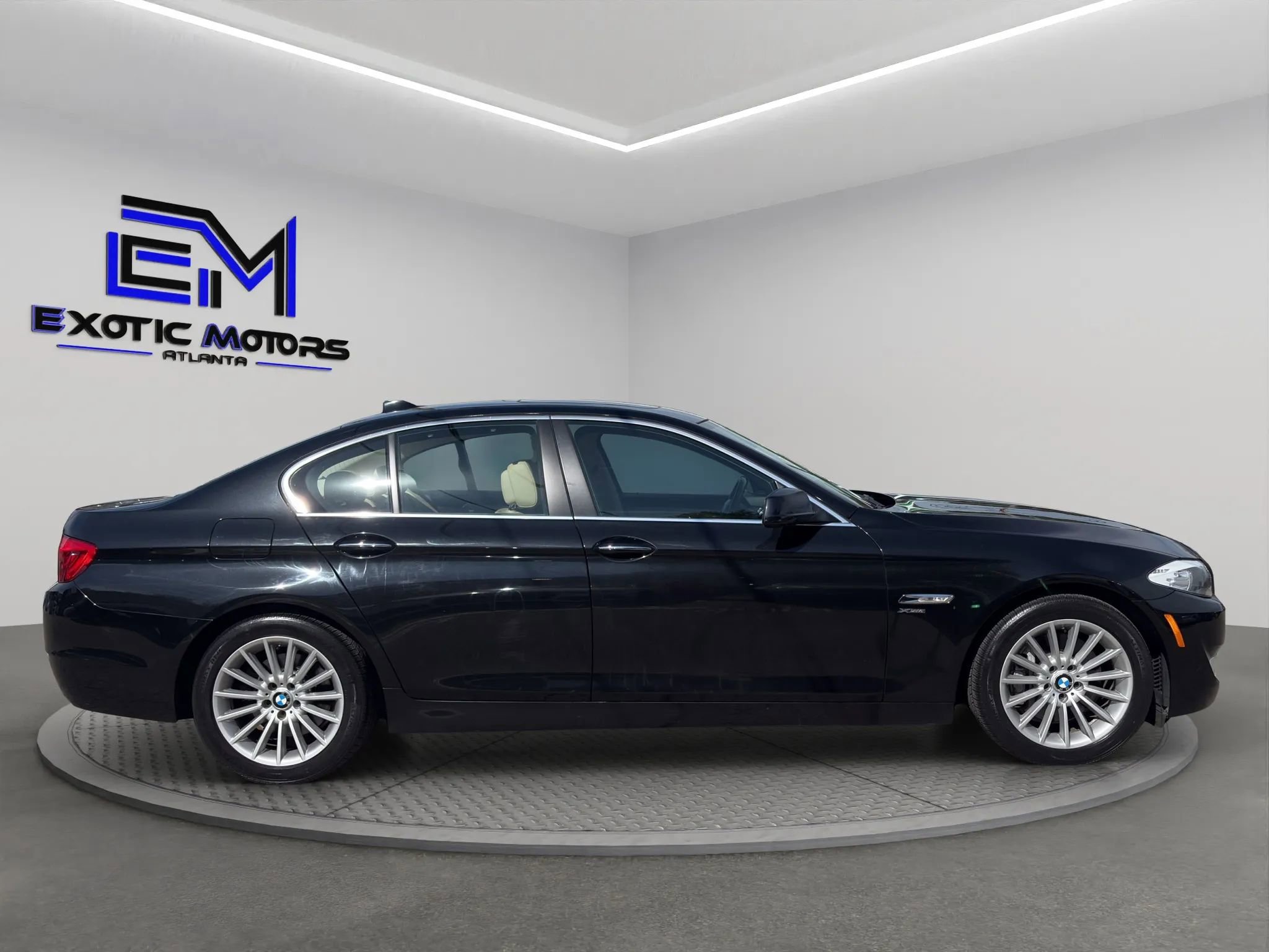 Used 2011 BMW 535i xDrive Sedan AWD/4WD image 6