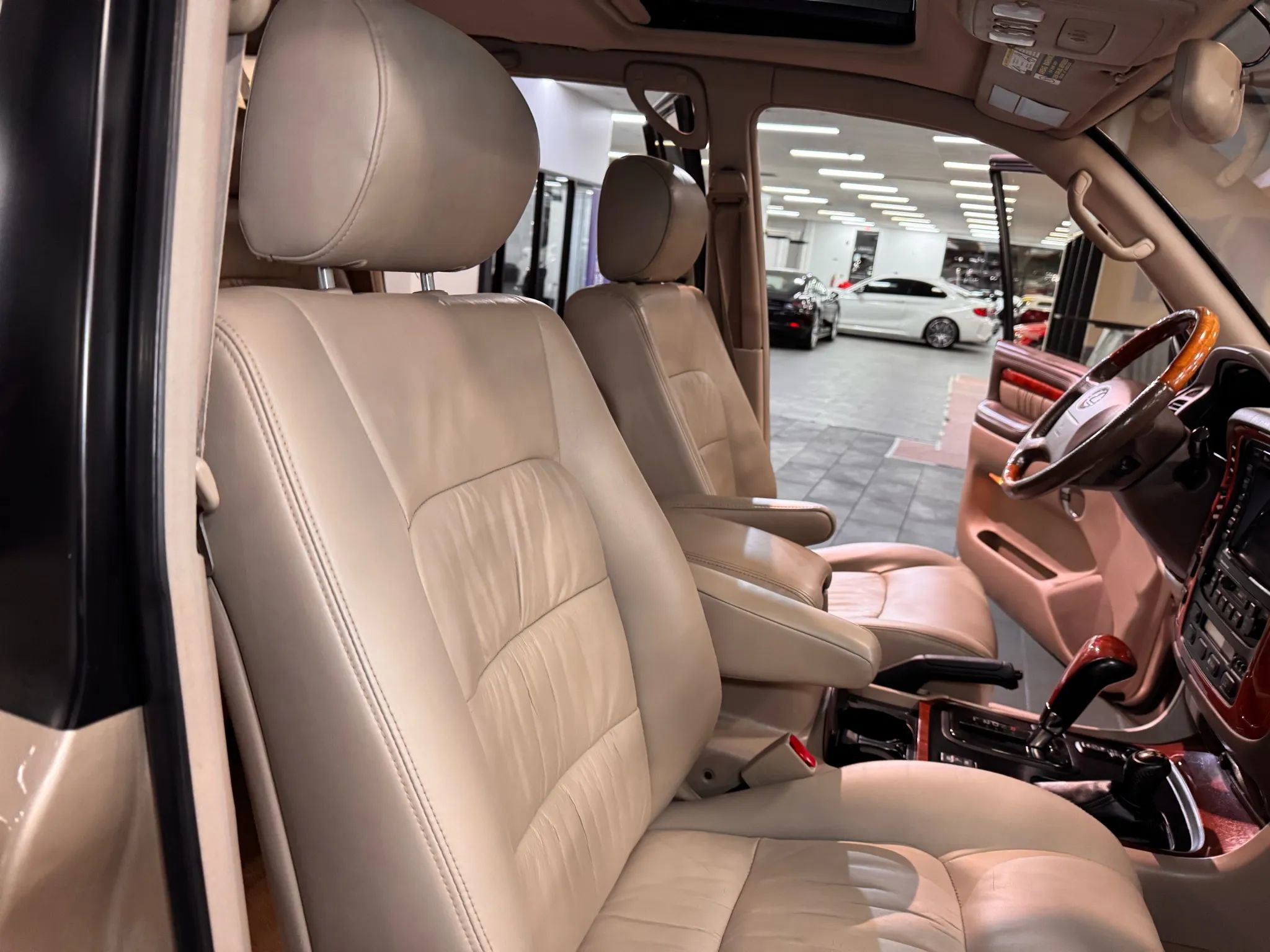 Used 2001 Lexus LX 470 4WD image 13