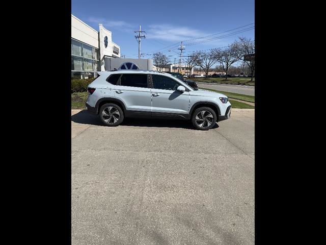 New 2026 Volkswagen Taos SE AWD/4WD image 3