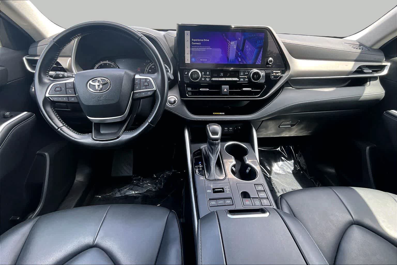 Used 2023 Toyota Highlander XLE AWD/4WD image 16