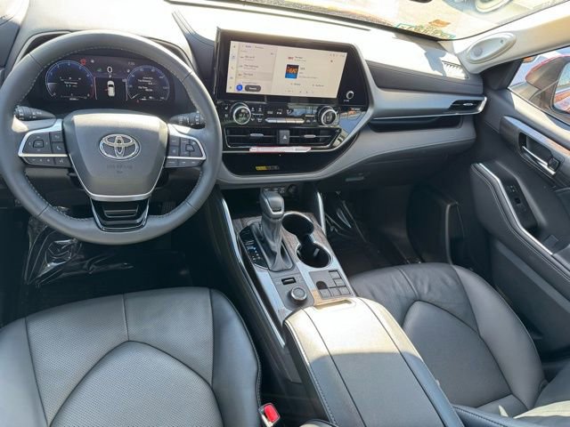 Certified 2025 Toyota Highlander Limited image 11