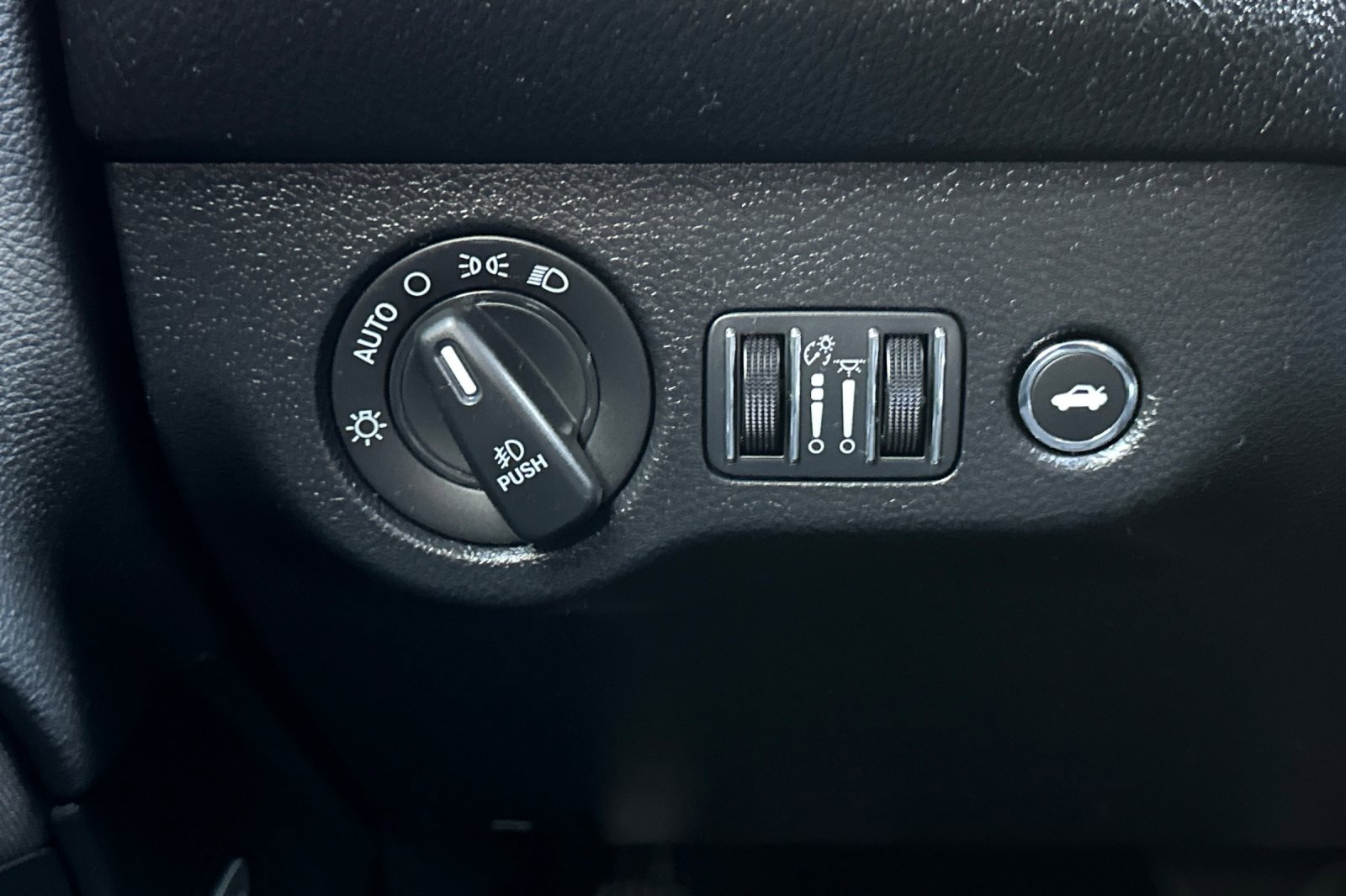 Used 2023 Dodge Challenger SXT w/ Blacktop Package image 39