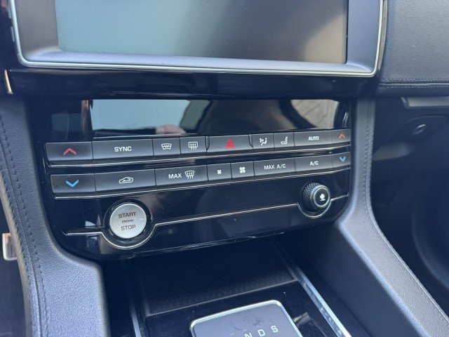 Used 2019 Jaguar F-PACE Prestige AWD/4WD image 27