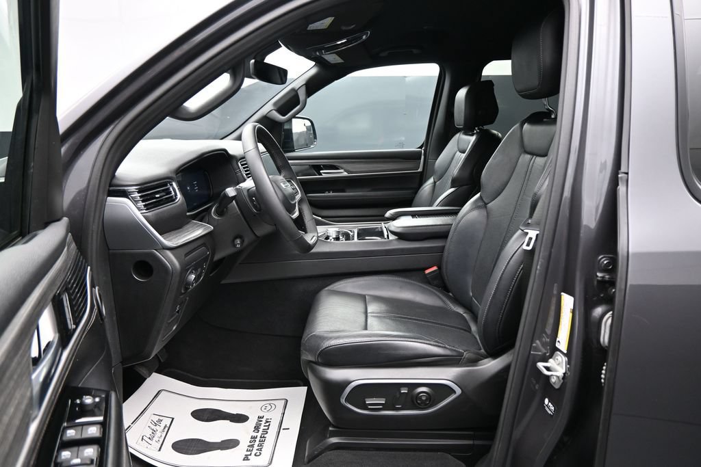 Used 2024 Jeep Wagoneer Series II w/ Flexible Seating Group AWD/4WD image 9