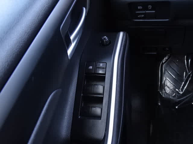 Used 2023 Toyota Highlander XLE FWD image 38