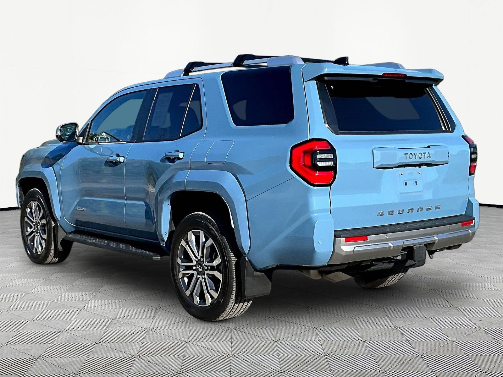 Used 2025 Toyota 4Runner Limited AWD/4WD image 4