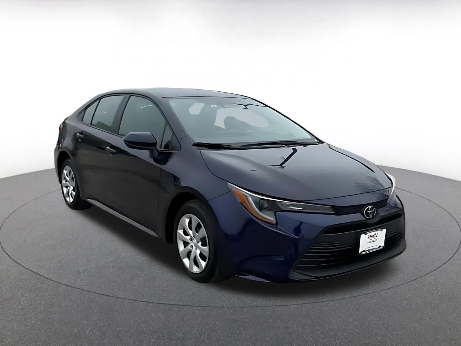 Used 2025 Toyota Corolla LE image 3