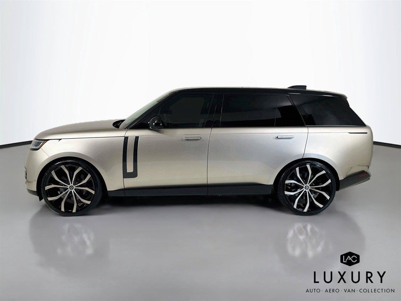 Used 2024 Land Rover Range Rover Long Wheelbase SE AWD/4WD image 9