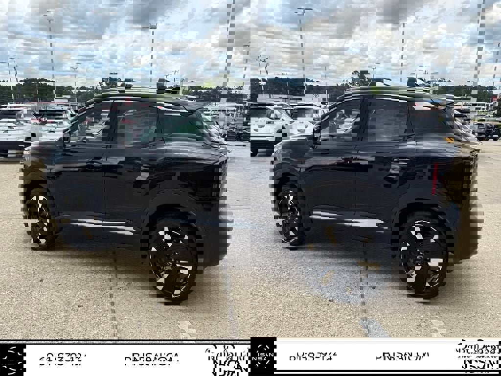 New 2025 Nissan Kicks SR image 11